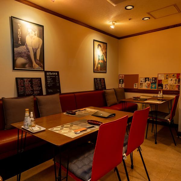 テーブル席ではグループ利用も可能です。お食事会やお祝い事などあらゆるシーンでご利用いただけます。貸し切り利用の場合のみ飲み放題もご利用いただけます。ご希望の方はお気軽にご相談ください。