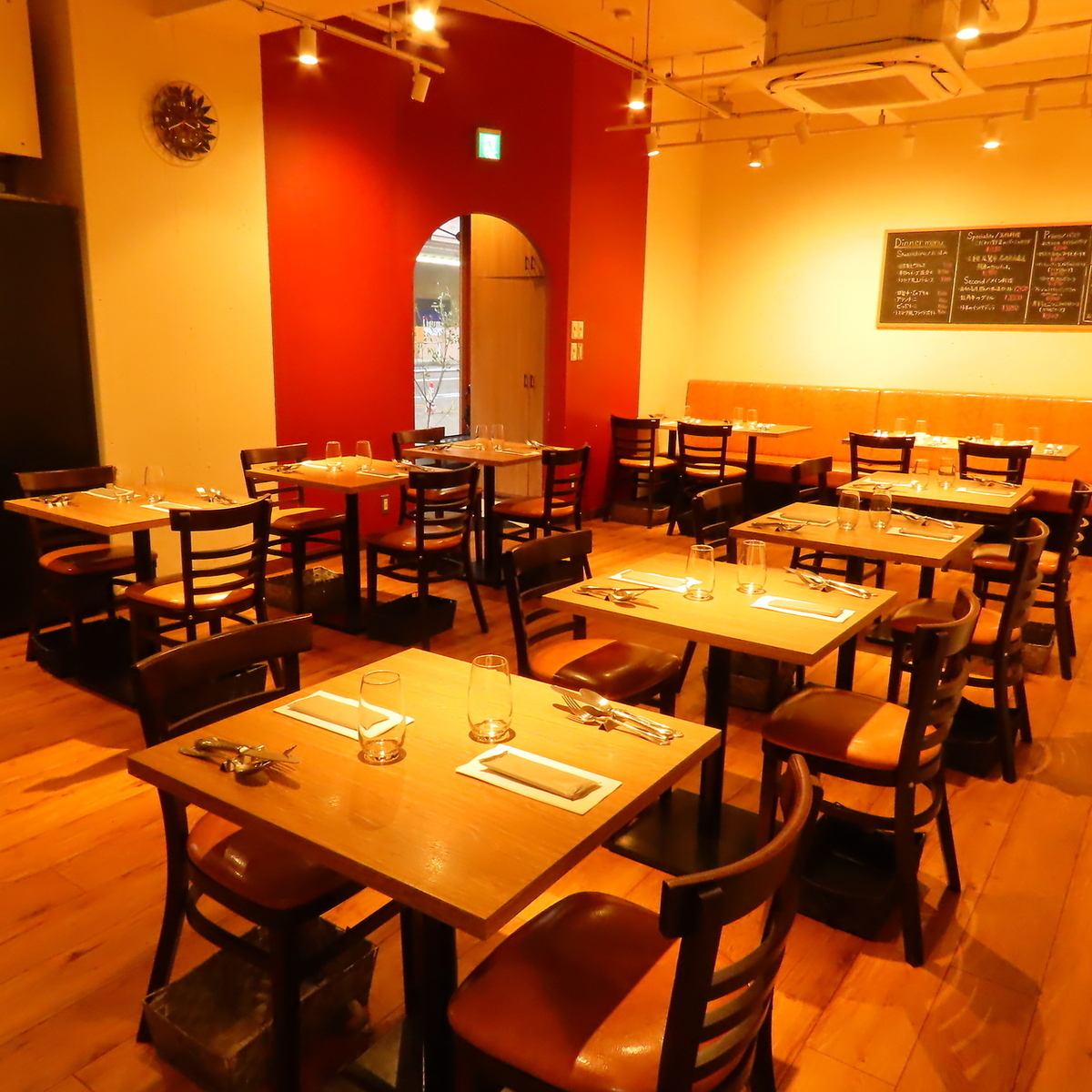 府中駅徒歩1分の駅近☆産地直送の厳選食材と豊富に揃うイタリアワインが楽しめる◎