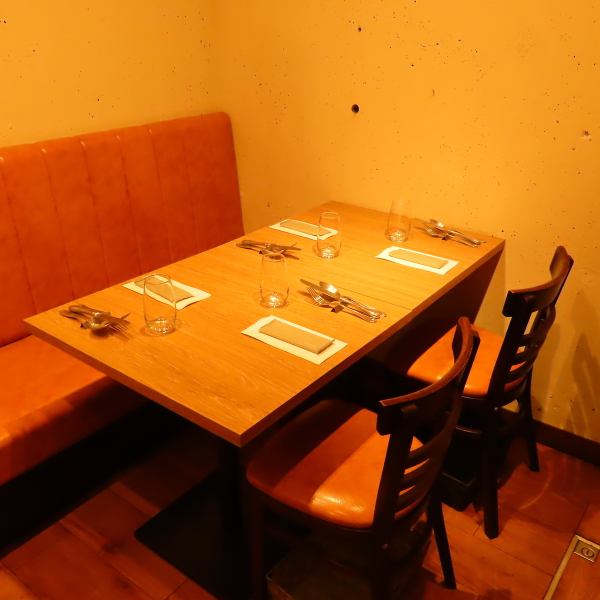 【貸切は着席時26名/立食時30名】各種パーティや集まりにも対応可能な広々とした空間★会社の宴会はもちろん、結婚式の二次会やサークルの打ち上げなどにも最適！ディナーコースや贅沢なランチコースを囲んで、みんなで盛り上がるパーティーはいかがでしょう！貸切ならではの一体感と開放感を満喫できます♪