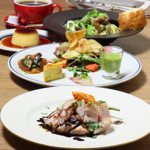 大満足の贅沢★前菜・パスタ・メイン料理にドルチェまでついた【メイン料理付き　お得なランチセット】