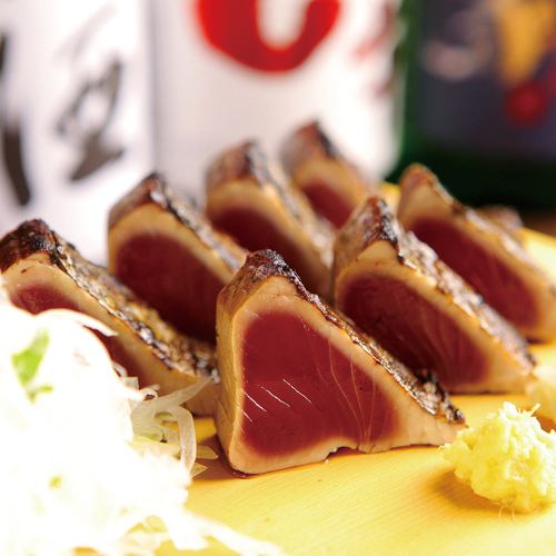 名物藁焼きをはじめ、限定の鯖のお刺身も矢三朗ならではの逸品！