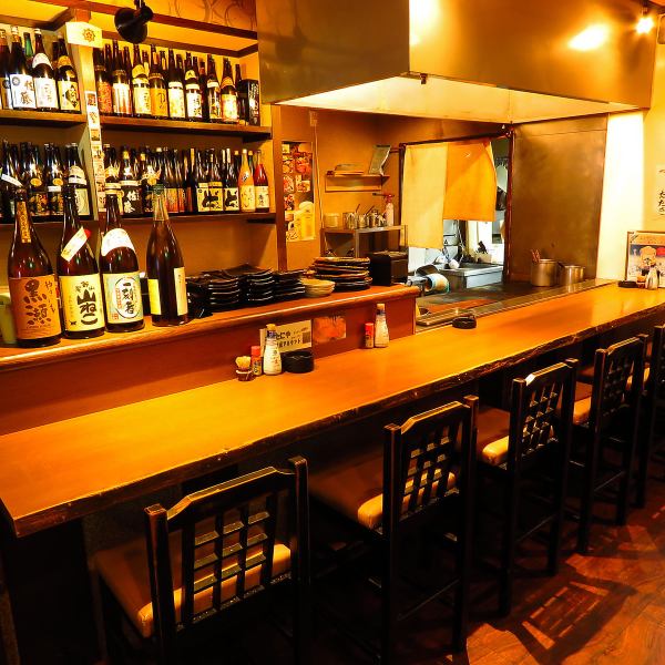 A lively counter seat ♪ You can see the craftsman's iron plate judgment right in front of you! You can use it for a variety of scenes, such as sak drinks at the end of work, couple dating.