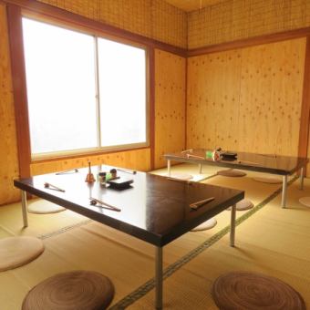 We have tatami seats where you can stretch your legs and relax.For customers with children ◎