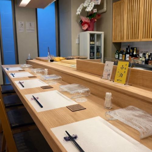 自分や家族へのご褒美に美味しい鮨を🍣”

当店は観光の方だけでなく、
地元の皆さまにこそ、日常の延長で使っていただきたいと思っています。
「今日は頑張ってる自分にご褒美」
「大事な記念日に」
「家族で美味しいお寿司が食べたい」
そんな夜に、気負わず立ち寄っていただけるお店でありたいです。
北海道産を中心に、状態の良い魚を仕入れ、
一貫一貫、丁寧に仕込みをしています。
顔なじみの方も、初めての方も、いつものカウンターでお待ちしています☺️

詳しくはこちら
インスタ　プロフィール
https://www.instagram.com/sushiakatsuki1122?igsh=MXVhNXY0YjUwbml5YQ==

Googleビジネスプロフィール
https://share.google/Tq8SKMBnyhyzNb70V

店舗情報
〒060-0033 北海道札幌市中央区北３条東２丁目２−３
女子学生会館 Lily Bell札幌 1f
JR札幌駅徒歩10分
地下鉄さっぽろ駅徒歩5分

#札幌 #お寿司 #札幌駅グルメ #札幌駅寿司 #札幌駅ディナー
#地元グルメ #札幌ディナー #行きつけにしたい店 #鮨処暁
