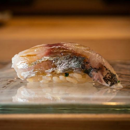 "Today, I continue to make the sushi with care 🍣✨"

Hello to everyone in the Sapporo area.

At Sushidokoro Akatsuki, we select the fish that is in the best condition each day and purchase mainly from Hokkaido.
Each ingredient is pre-processed and aged, and then paired with red vinegar rice, we serve each and every one of them with care.

We value the time you can spend relaxing and enjoying conversation at the counter.
We want to be a place where you can feel at ease whether it's a special occasion or just a casual evening ☺️

Store Information
〒060-0033
2-2-3 Kita 3-jo Higashi, Chuo-ku, Sapporo, Hokkaido
Women's Student Hall Lily Bell Sapporo 1F
10 minutes walk from JR Sapporo Station
5-minute walk from Sapporo Subway Station

#Sapporo #Sushi #Sapporo Station Gourmet #Sapporo Station Sushi #Sapporo Station Dinner
#Adult dinner #Counter sushi #Relaxed space #Sushidokoro Akatsuki

“I want to know what I want 🍣✨”

It's a good idea, it's a good idea.

I want to know what I want to know It's all over the place.
I want to see you, I want to see you, I need you It's a good idea.

I want to know what I want to know I'm here.
I want to know, I want to know, I want to know, I want to know

Sorry to bother you
Phone 060-0033
2-3
Lily Bell 1 song
JR train 10 seats
5 years ago

#삿포로 #스시 #삿포로역맛집 #삿포로역스시 #삿포로역저녁
#어른저녁 #카운터스시 #분위기좋은공간 #스시도코로아카츠키