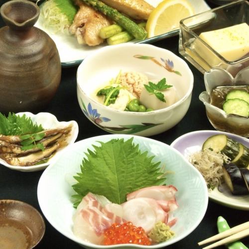 [Recommended for gatherings] Various seasonal course dishes from 5,500 yen (tax included)