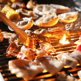 For those who want to indulge in both meat and seafood! [Seafood BBQ Set (1 serving)] 8 dishes for 2,400 yen