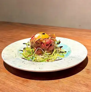 特選赤身牛の麺ユッケ