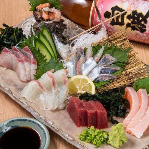 Direct delivery from the market! 《Assorted sashimi for 1 person》990 yen (tax included)