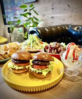 [Includes 2 drinks of your choice] BURGER course: 3800 yen (tax included)
