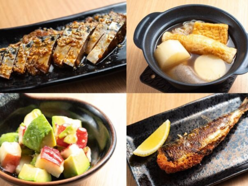 <p>『鉄板居酒屋 ひなた』では、博多の人気おつまみ「いわし明太」や「ごまさば」など、お肉以外のおつまみも豊富にラインナップ。帰宅前にちょっと飲んで帰りたい！と言うときにも重宝しますよ。</p>