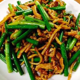 Stir-fried chive liver / Stir-fried pork and garlic sprouts with soy sauce
