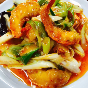 Sichuan-style stir-fried large shrimp and green onions / Steamed large shrimp with garlic / Cantonese-style stir-fried large shrimp and mixed vegetables /