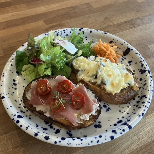 Open sandwich lunch