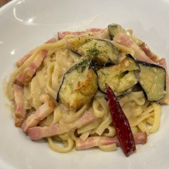 Pasta with melted eggplant and bacon