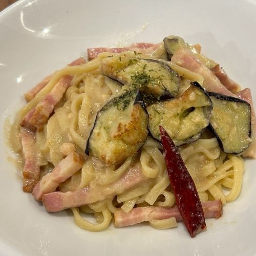 Pasta with melted eggplant and bacon