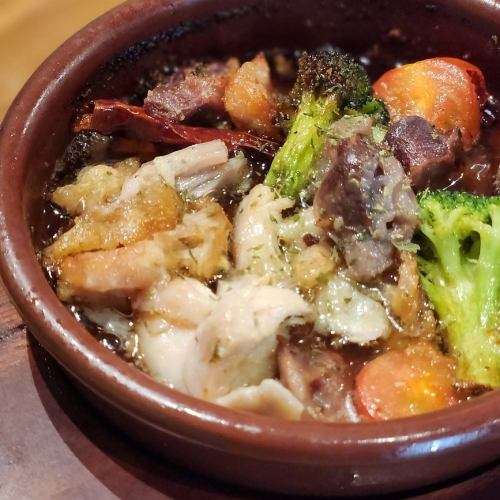 チキンと砂肝とブロッコリーのアヒージョ