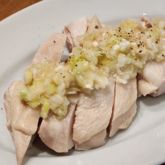 蒸し鶏のネギ塩レモンのせ