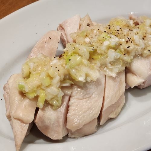 蒸し鶏のネギ塩レモンのせ