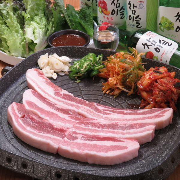 All-you-can-eat kimbap, yangnyeom chicken, and all-you-can-eat samgyeopsal course 2,800 yen♪