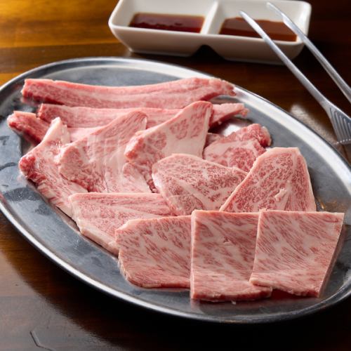 【おまかせセット上】2～3名様向け。黒毛和牛が堪能できるイチ押しセット！2900円（税込）