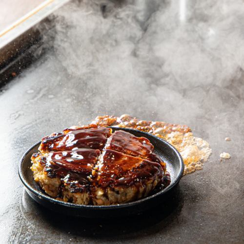 鉄板の音と香りが織りなす「萬祭」のてっぱん料理