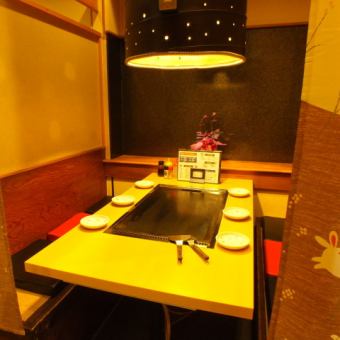 It is a seat where 6 people can relax.Please come to Tsukinoshima where you can enjoy Teppanyaki in Hachioji private room.Please enjoy with the all-you-can-eat course.We are particular about okonomiyaki flour, broth and ingredients!