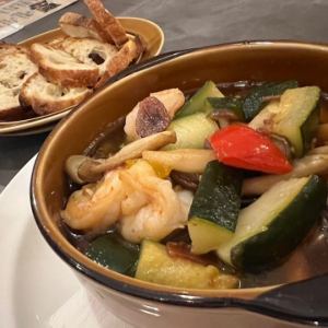 地産食材や季節の食材でご用意しております　