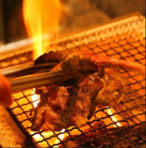 こだわり鶏肉を炭焼きで！