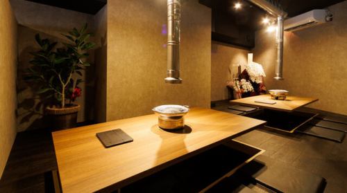 Semi-private seats with sunken kotatsu seats are also available♪