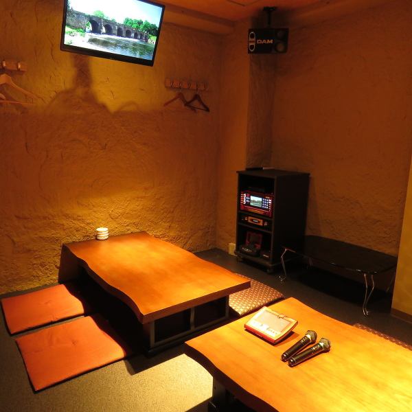 We have 2 private rooms (10 person private room, 20 person private room)♪ You can use a completely private room depending on the number of people.All-you-can-sing karaoke! Furthermore, you can easily connect photos and videos from your smartphone and broadcast them on the big screen ☆ You can share movies and videos of your favorite artists! [All-you-can-drink/All-you-can-eat/All-you-can-eat/Drink/Private room/Karaoke/Secondary Meeting/Private/Tenmonkan/Kagoshima/Senbero】
