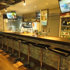 Counter seats are perfect for one person to enjoy a quick drink♪ [All-you-can-drink/All-you-can-eat/All-you-can-eat/drink/Private room/Karaoke/After-party/Private/Tenmonkan/Kagoshima/Senbero]