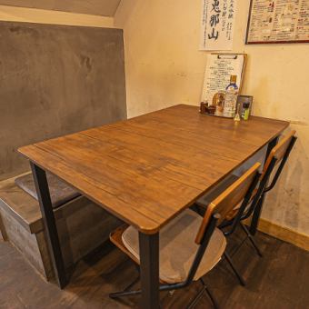テーブル席ございます。