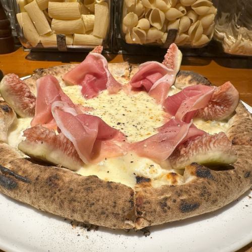 古民家に薪窯 ピッツァの香ばしさ