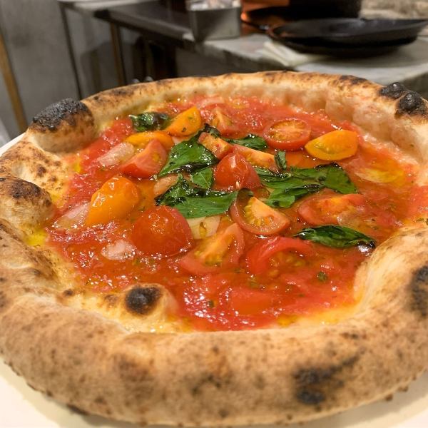 薪窯で焼き上げる本場仕込みのナポリピッツァ