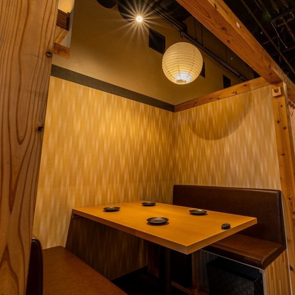 【個室席あり！】少人数での飲み会・女子会・誕生日会などプライベートシーンでも大活躍♪単品飲み放題はクーポンを使えばお得にご利用いただけます☆誕生日や記念日にはお好きなメッセージを入れた特製デザートプレートも人気です！焼き鳥やお刺身など自慢の一品を個室空間でお楽しみください♪