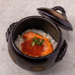 鮭といくらの土鍋ご飯