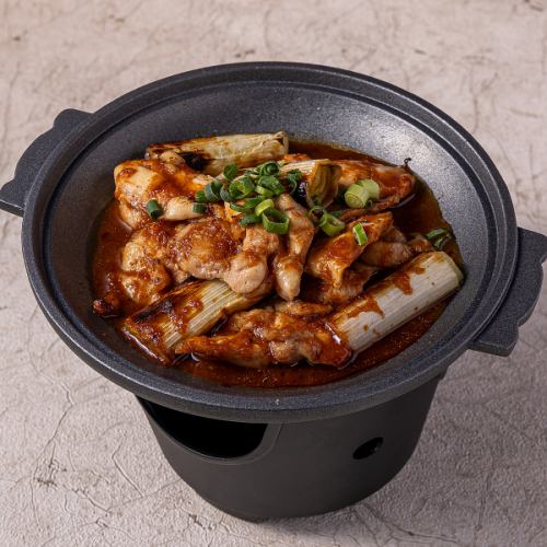 鶏ハラミと葱　陶板焼き