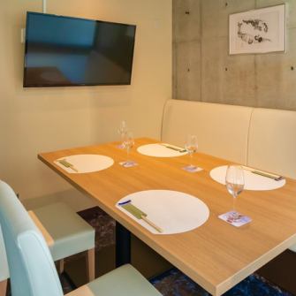 [Relaxing in a private space ...] You can enjoy your meal in the private room at the back of the store without worrying about the eyes.Recommended for family use, company entertainment, anniversaries, etc.If you would like a private room, please contact us by phone.