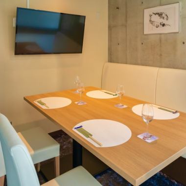 This is a private room that can accommodate up to 4 people.There is also a TV.