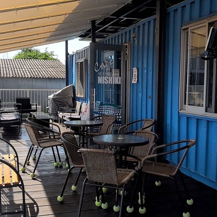 開放感あふれるテラス席でお好きなお酒とお料理をお楽しみ下さい