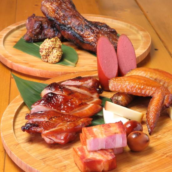 Please enjoy the manager's special smoked dishes and spare ribs!