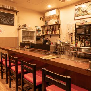 カウンター席は、アットホームな空間の5席！お一人様でも安心して利用できます。美味しい料理を楽しみながら、落ち着いたひとときを過ごせます♪★