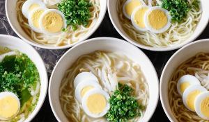 ラーメン 半玉（和牛肉・もやし・ねぎ・ゆでたまご）