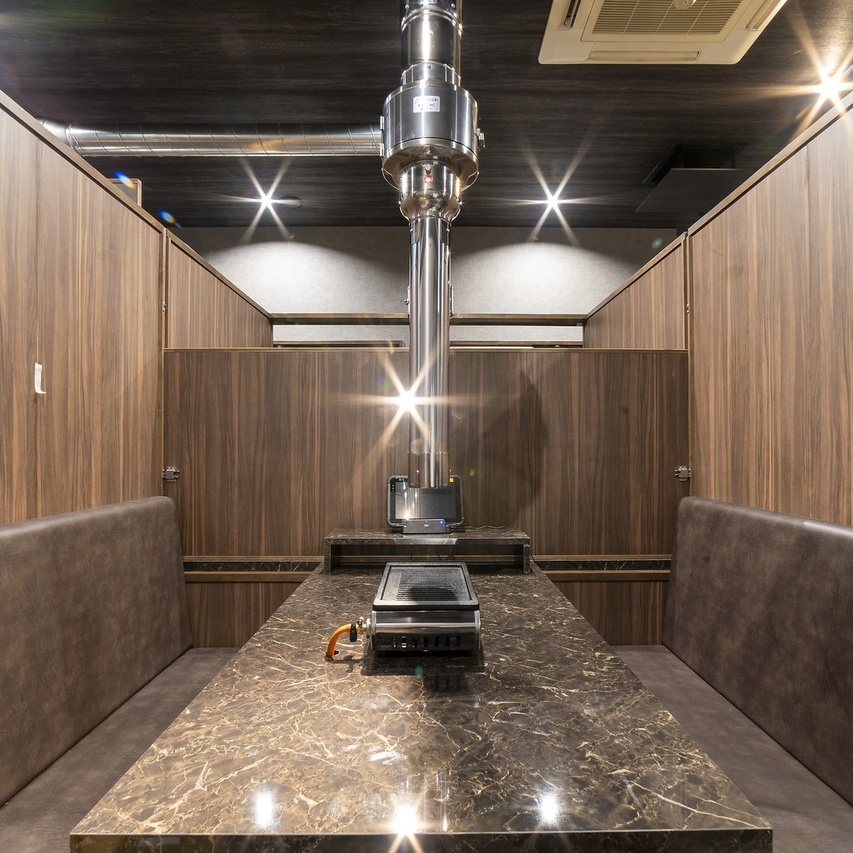 Please come and enjoy our high-quality meat in a comfortable private room.