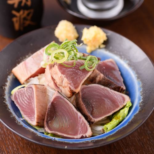 [Excellent freshness delivered directly from Kochi Prefecture!] Exquisitely grilled straw-grilled bonito 730 yen (tax included)
