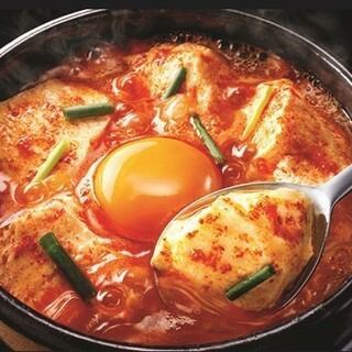 甘みのあるお肉、15種のお野菜と５種の副菜をお好みで♪