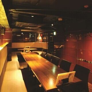 広々としたテーブル席、お席も多数ご用意しております。