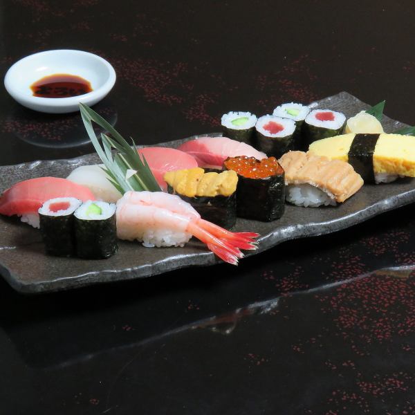 【由引以為豪的廚師精心挑選的食材製作的壽司】廚師推薦的泡桐握壽司 3,300 日元（含稅）～