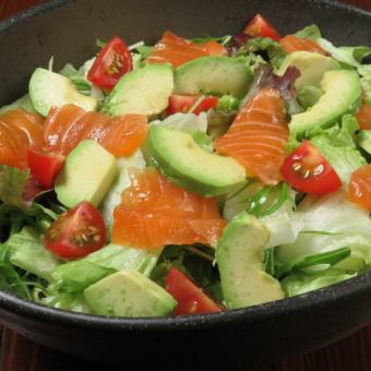 avocado and salmon salad